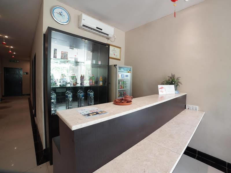 巴图阿吉os酒店 Batam 外观 照片